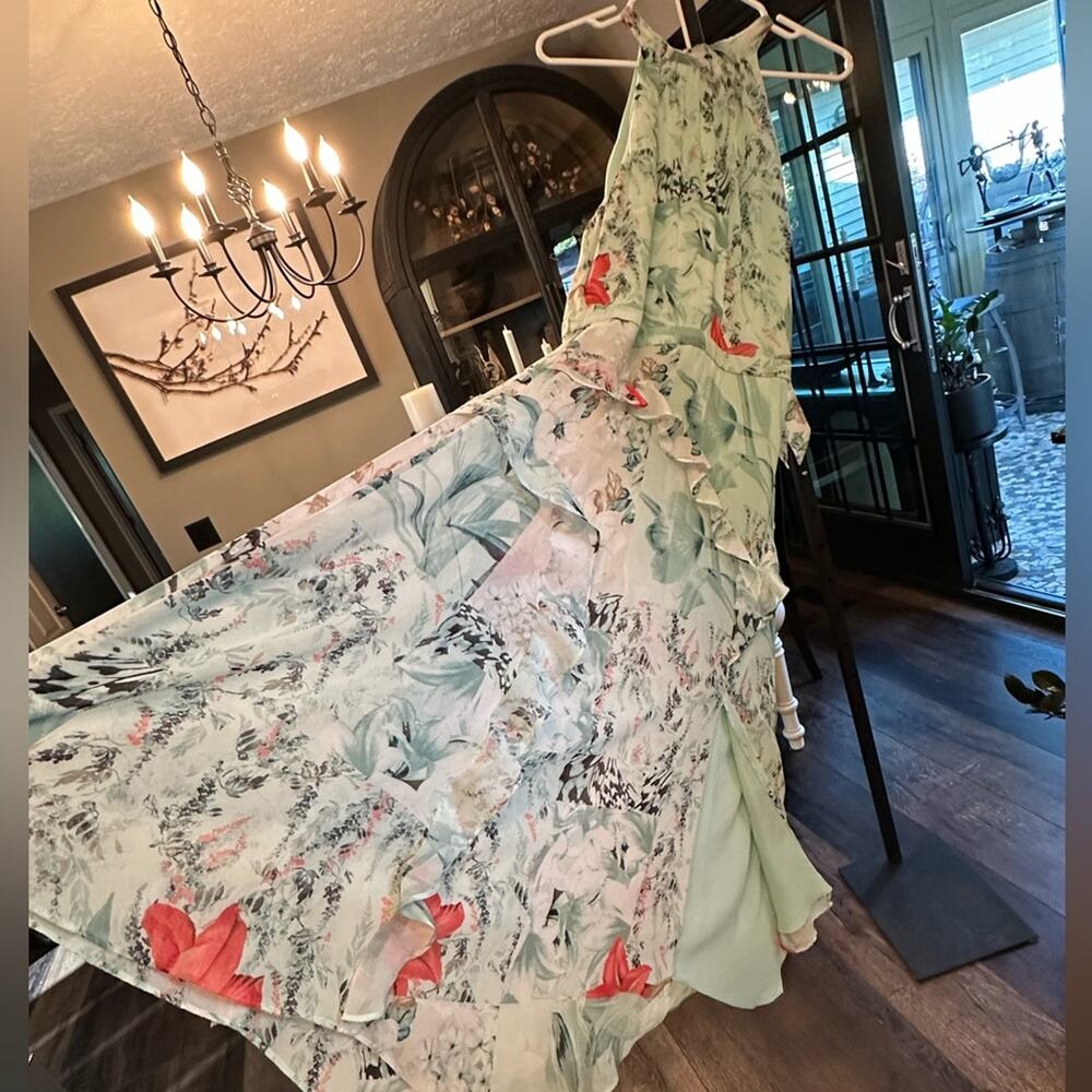 White House Black Market NWOT Romantic Floral Ruffle Maxi Dress Size 14 Large